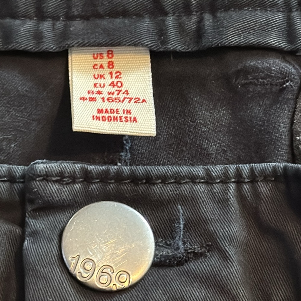 Khakis by GAP- size 8 - Picture 9 of 10